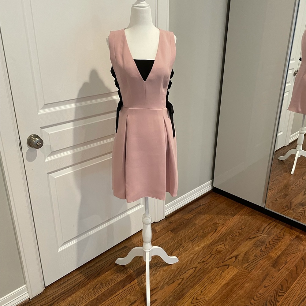 BCBGMAXAZRIA dress size 4
